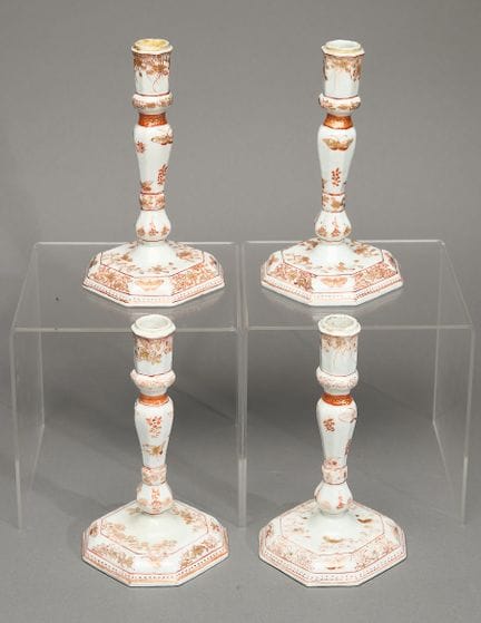Ensemble de quatre bougeoirs en porcelaine chinois