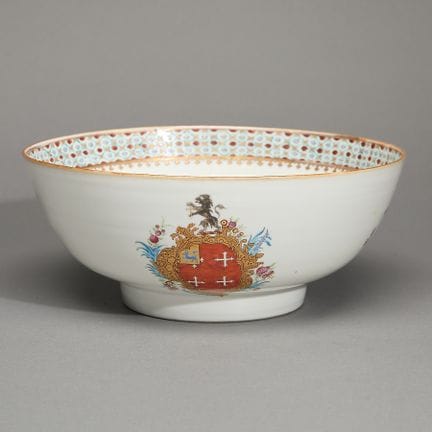 Bol à punch en porcelaine armoriée destiné à l'exp