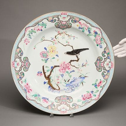 Grand plat de service chinois en porcelaine « fami