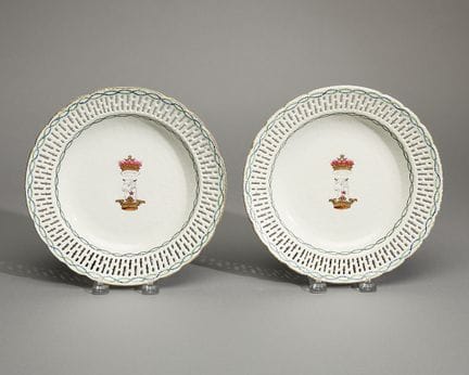 Paire d’assiettes à soupe chinoises en porcelaine 