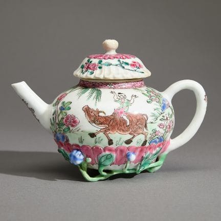 Théière et couvercle en porcelaine chinoise d’expo