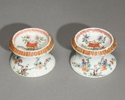 Paire de salières chinoises en porcelaine « famill