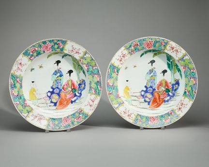 Grande paire d’assiettes de service chinoises de s
