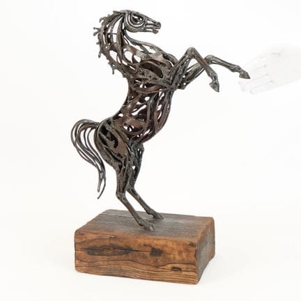 佩德罗·塞尔万特斯（墨西哥，1933-2020）。题为《Caballo Tratando》的青铜雕塑