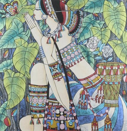 云南画派宣纸水粉画，描绘了一位衣着华丽的妇女跪在树叶中。与蒋铁峰和其他云南画派艺术家的作品相似。正视