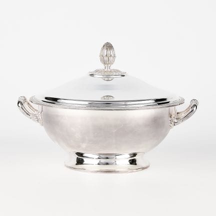 Christofle, France. Silver plated soup tureen or v