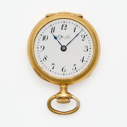 蒂芙尼（Tiffany &amp; Co），美国。小型开放式护士怀表，白色表盘配阿拉伯数字时标，表盘