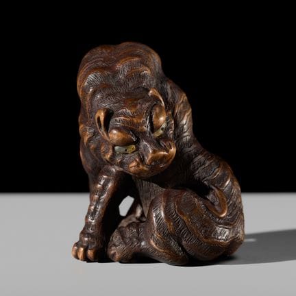 丰昌：一件精美的老虎木制根付
作者：内藤丰昌（1773-1856），署名“丰昌”


这件作品以精湛