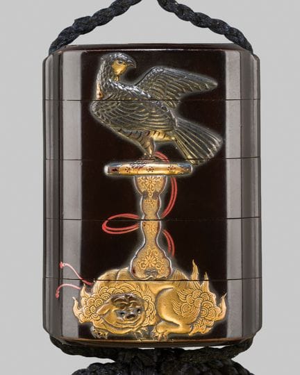 UN PRECIOSO INRO DE LACA DE CUATRO COMPARTIMENTOS 
