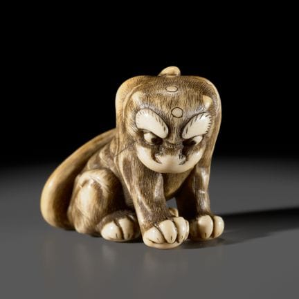 Ɏ DIVERTIDO NETSUKE DE MARFIL DE LA ESCUELA DE OSA