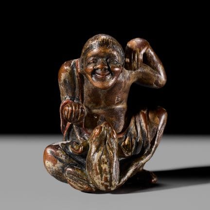 UN ENCANTADOR NETSUKE SAISHIKI DE GAMA SENNIN CON 
