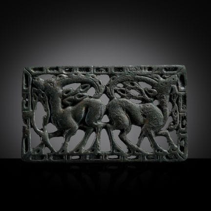 PLACCA DA CINTURA IN BRONZO CON “CERVI ADDOSSIATI”