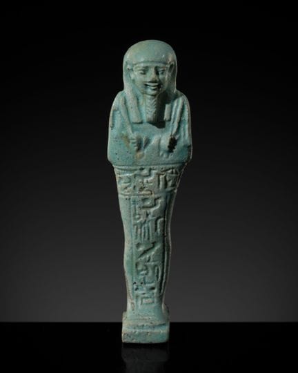SHABTI EN FAÏENCE BLEU PÂLE AVEC INSCRIPTION, FIN 