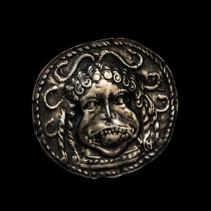 APPLIQUE IN ARGENTO GRECO CON MOTIVO “MEDUSA”, PER