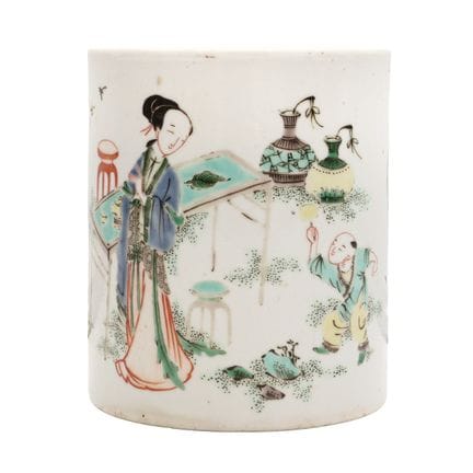 Un pot à pinceaux chinois de style « famille verte