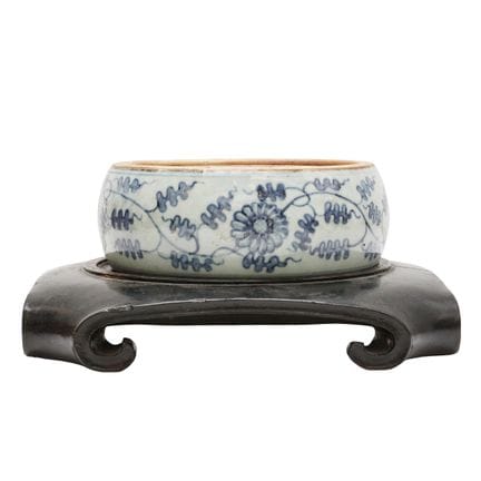 Une pierre à encre chinoise de style Ming, bleue e