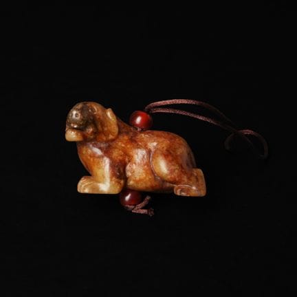 Sculpture chinoise en jade gris marbré et roux rep