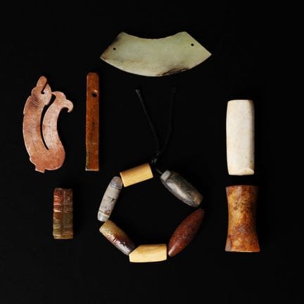 Ensemble de sculptures en jade de style archaïque 