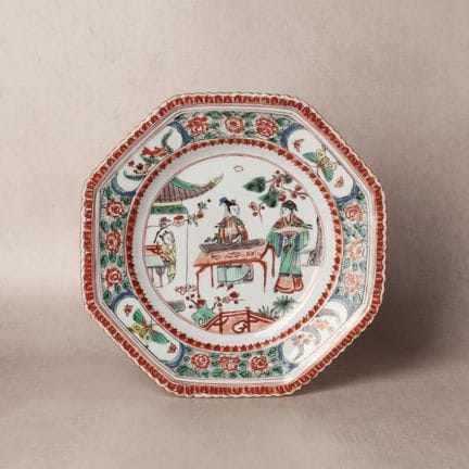 Plat octogonal chinois de style « famille verte » 