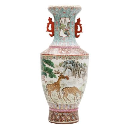 Vase chinois « au cerf » de style « famille rose »