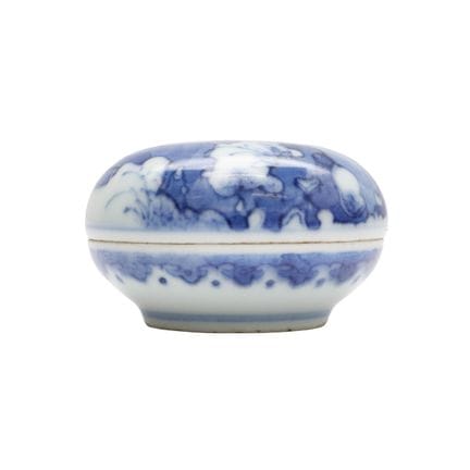 Boîte et couvercle chinois bleus et blancs représe