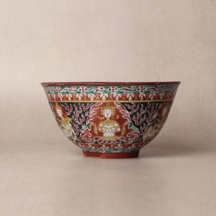 Un bol thaïlandais « Bodhisattva » de style Benjar