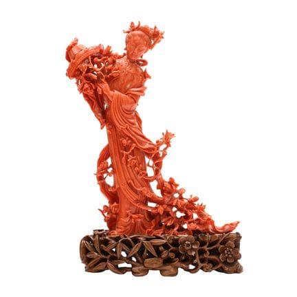 Une magnifique figurine chinoise en corail sculpté