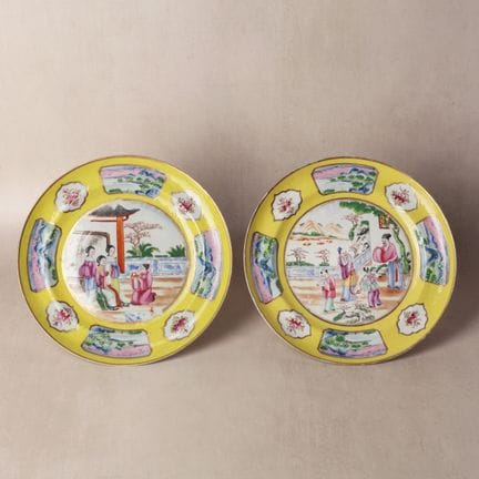 Paire de plats chinois de style « famille rose » à