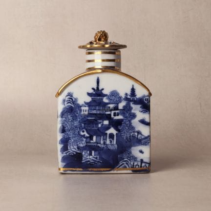 Boîte à thé bleue et blanche destinée à l'exportat