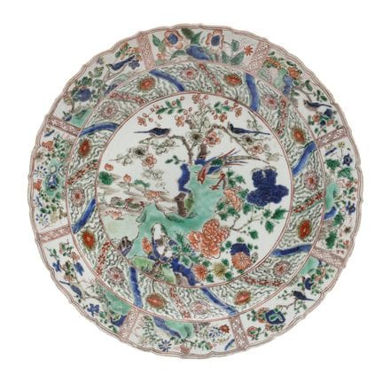 Un plat chinois de la famille verte, dynastie Qing