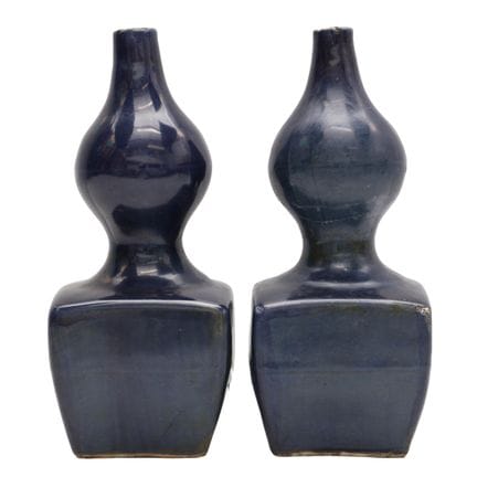 Paire de vases chinois monochromes à glaçure bleue