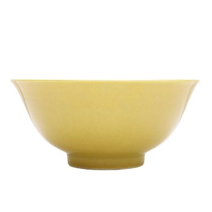 Bol chinois monochrome à glaçure jaune, fin de la 