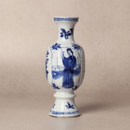 Vaso cinese "da signora" blu e bianco, dinastia Qi