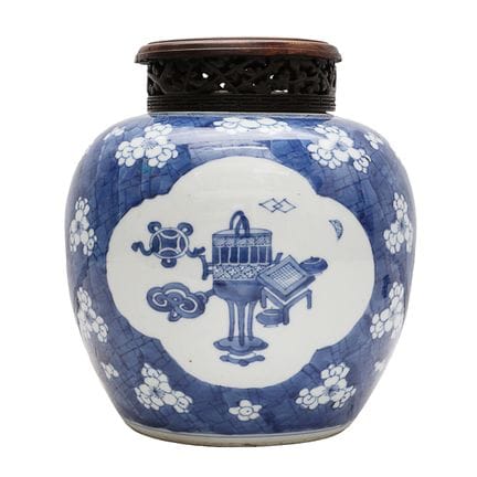 Jarre chinoise bleue et blanche représentant des «