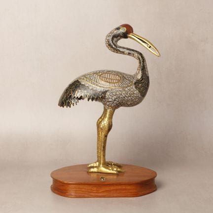 Una statuetta cinese in smalto cloisonné e bronzo 