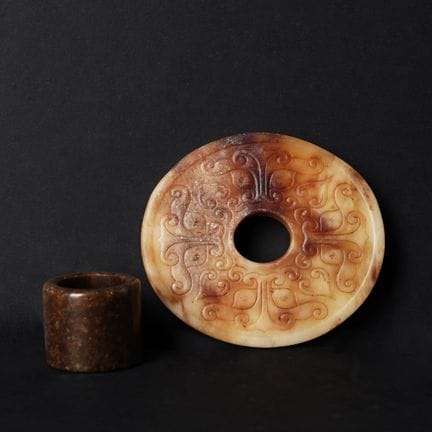 Deux objets en jade de style archaïque chinois, XX