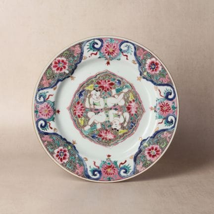 Un plat chinois « Hehe Erxian » de style « famille