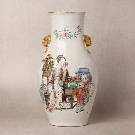 Vase chinois de style « famille rose » représentan