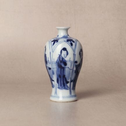 Piccolo vaso cinese "da dame" in blu e bianco, din