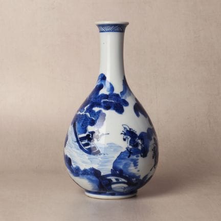 Un raffinato vaso cinese blu e bianco a forma di p
