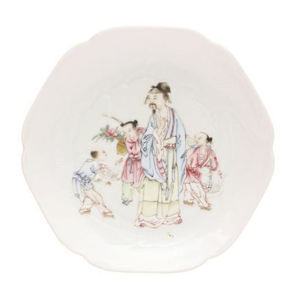 Plat chinois de la famille rose à motif « lettré e