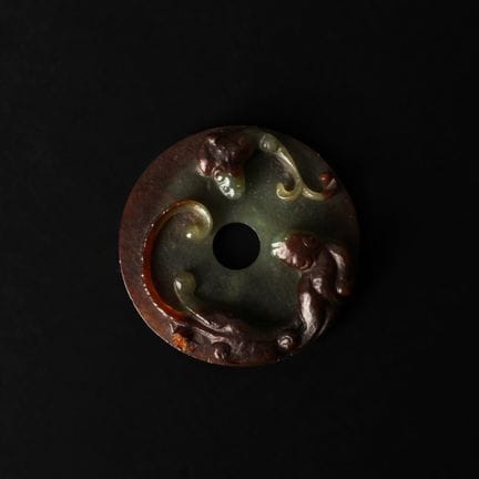 Pendentif chinois en forme de disque de jade sculp