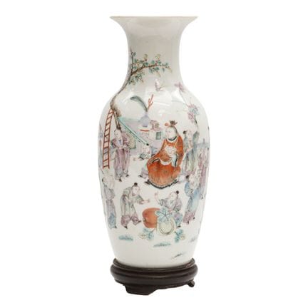 Vase chinois « figuratif » de style famille rose, 