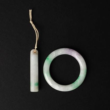 Bracelet et ornement de chapeau en jadéite chinois