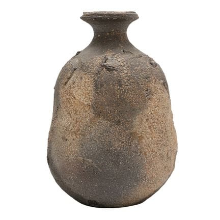 Un vase-bouteille japonais de style Bizen-yaki