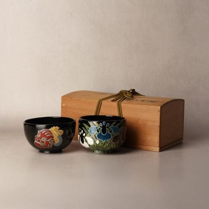 Deux bols à thé japonais de style Kyoto, dans la v