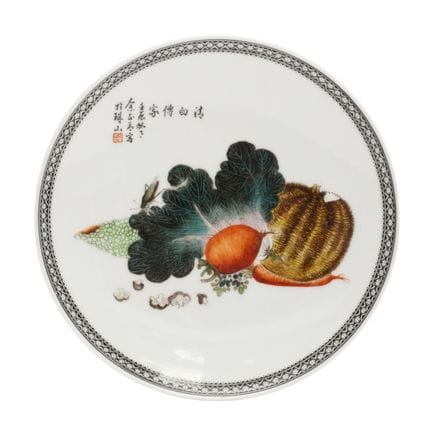 Assiette chinoise « légumes » en famille rose, XXe