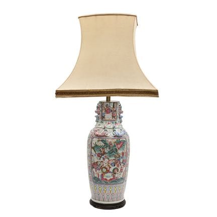 Grand vase chinois « figuratif » en famille rose, 