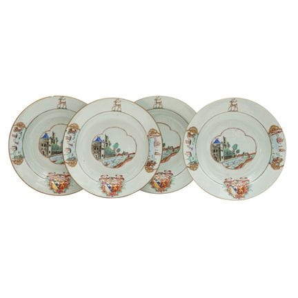 一套四件精美稀有的中国外销纹章汤碗，清代乾隆时期，约1745年 清乾隆 约1745年 粉彩纹章图盘一
