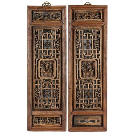 Deux panneaux chinois « figuratifs » en bois sculp